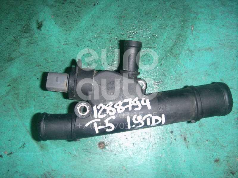 Фланец двигателя системы охлаждения для VW,Audi,Skoda,Seat Transporter T5 2003-2015;A3 (8L1) 1996-2003;Octavia (A4 1U-) 2000-2011;Leon (1M1) 1999-2006;Toledo II 1999-2006;Octavia 1997-2000;Golf IV/Bora 1997-2005;Caddy II 1995-2004;New Beetle 1998-2010;Lupo 1998-2005 - Фото №1