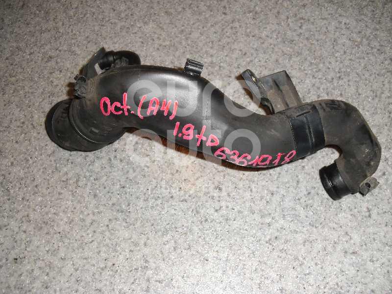 Патрубок воздушного фильтра для Skoda,Audi,Seat,VW Octavia (A4 1U-) 2000-2011;A3 (8L1) 1996-2003;Leon (1M1) 1999-2006;Toledo II 1999-2006;Golf IV/Bora 1997-2005;New Beetle 1998-2010 - Фото №1