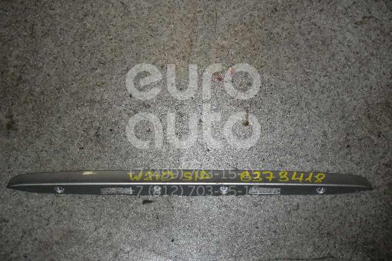 Накладка крышки багажника для Mercedes Benz W210 E-Klasse 2000-2002;W210 E-Klasse 1995-2000 - Фото №1
