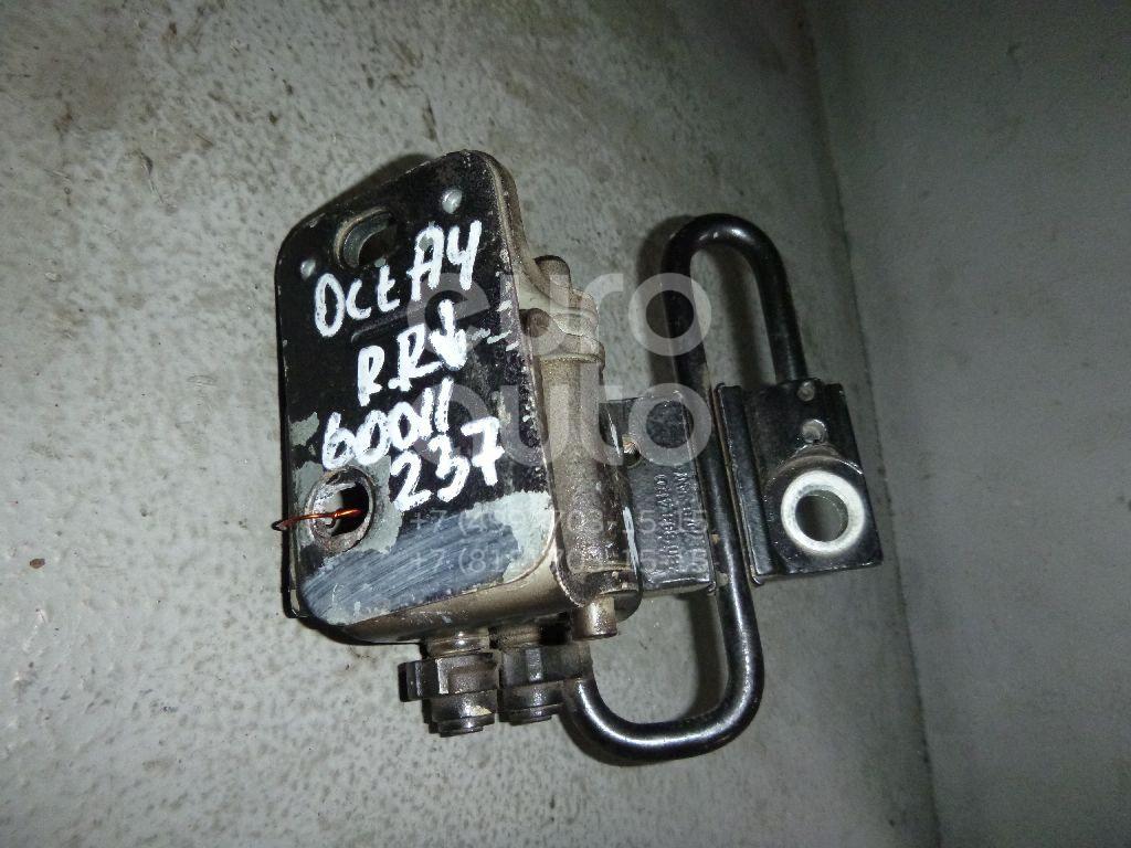 Петля двери задней правой нижняя для Skoda Octavia (A4 1U-) 2000-2011;Superb 2002-2008 - Фото №1