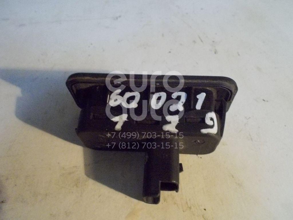 Кнопка открывания багажника для Renault Megane III 2009-2016;Twingo 2007-2014;Megane II 2003-2009;Scenic II 2003-2009;Clio III 2005-2012;Laguna III 2008-2015;Modus 2004-2012;Fluence 2010>;Scenic III 2009-2015;Latitude 2010-2015;Kangoo 2008> - Фото №1