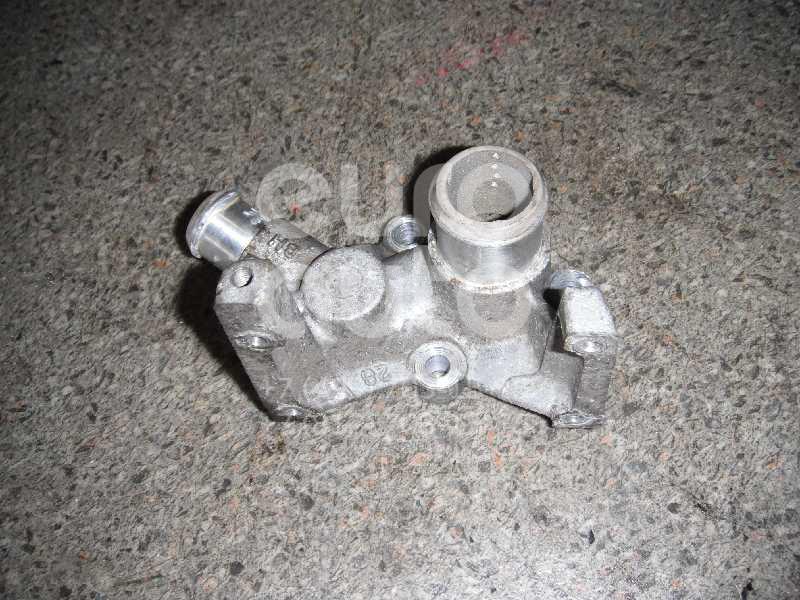 Фланец двигателя системы охлаждения для Ford Focus I 1998-2005;Focus II 2005-2008;Fiesta 1995-2000;Fusion 2002-2012;C-MAX 2003-2011;Fiesta 2001-2008;Mondeo IV 2007-2015;Focus II 2008-2011;Fiesta 2008>;Focus III 2011>;C-MAX 2011>;EcoSport 2013> - Фото №1