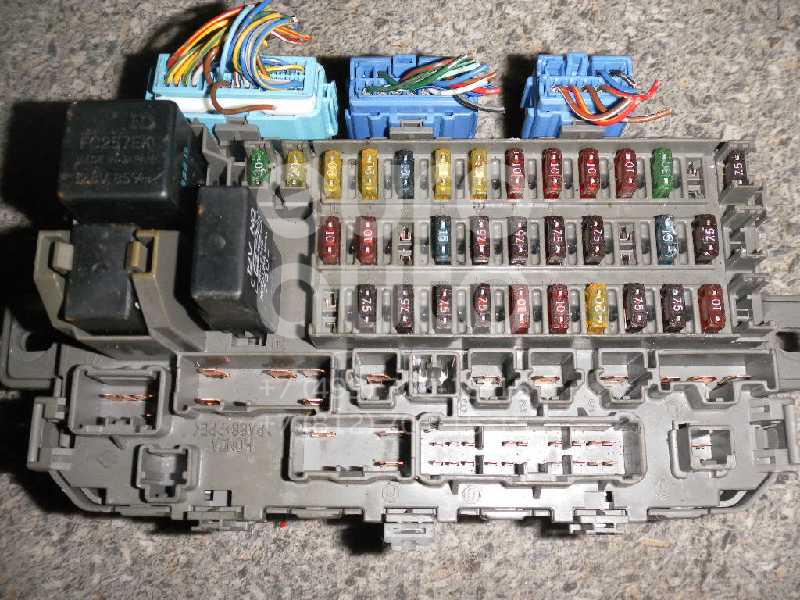 Блок предохранителей для Honda CR-V 1996-2002 - Фото №1
