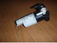 Насос омывателя для Renault,Citroen,Peugeot Megane II 2003-2009;C4 2005-2011;C5 2004-2008;C1 2005-2014;Logan 2005-2014;307 2001-2008;206 1998-2012;607 2000-2010;C5 2001-2004;Clio II/Symbol 1998-2008;Berlingo (M49) 1996-2002